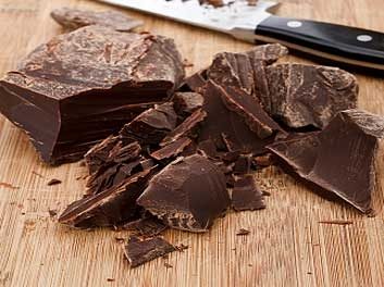 Mangez plus de chocolat noir (tous les jours!) pour réduire votre tension artérielle.