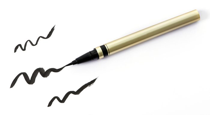 Du crayon brun au surligneur noir