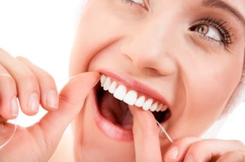 3. Passez la soie dentaire tous les jours