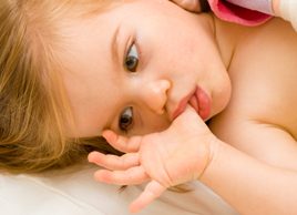Quand votre enfant doit-il cesser de sucer son pouce? 