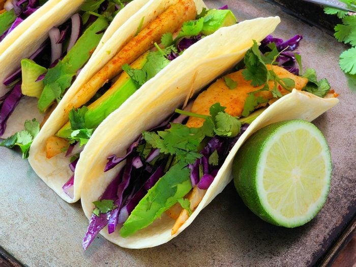 Recette faible en calories: tacos au poisson.