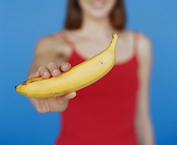 La banane a sa place dans une trousse de premiers soins