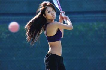 Le tennis pour des muscles fessiers et abdominaux plus fermes.