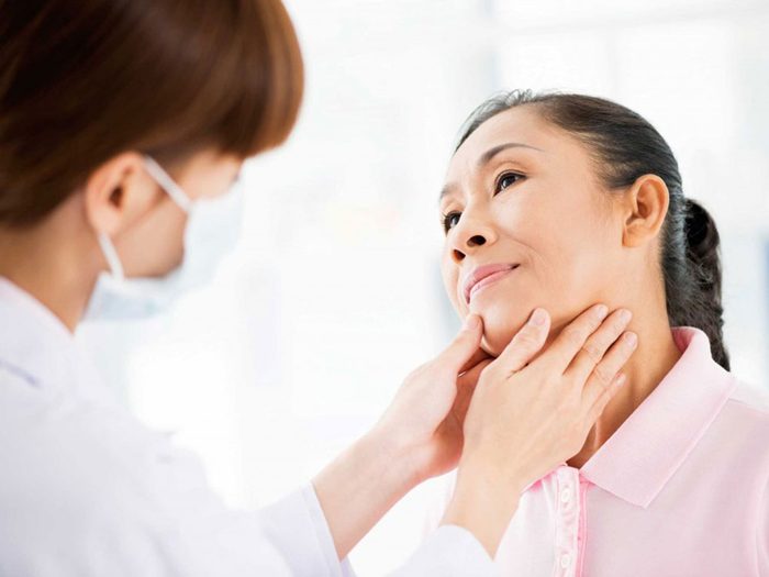 Vos cheveux montrent que vous souffrez peut-être d'un problème de thyroïde.