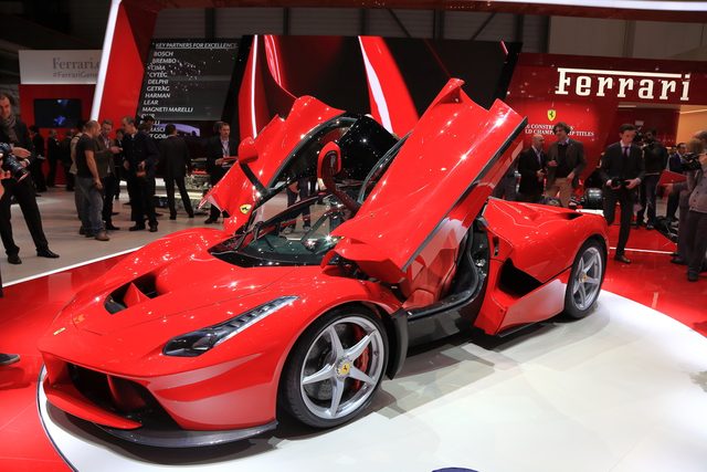 Ferrari LaFerrari: l'un des modles d'autos les plus chers au Canada.