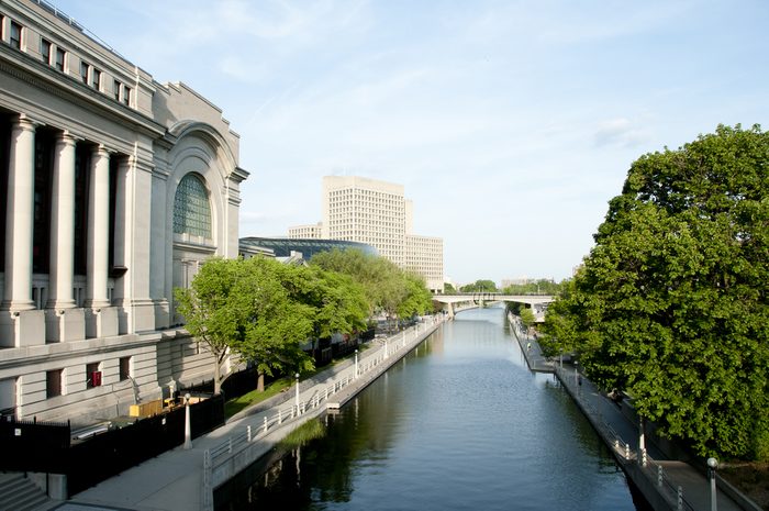 Le canal rideau, l'un des meilleurs sites et destinations touristiques à Ottawa.