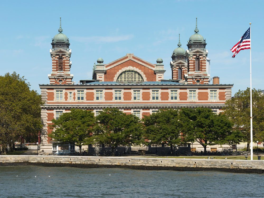 Quoi faire à new york: visiter Ellis Island.