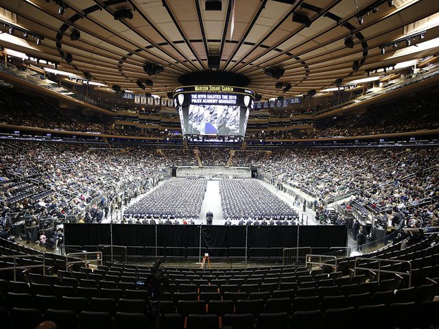 Quoi faire  new york: assister  un match au Madison Square Garden.