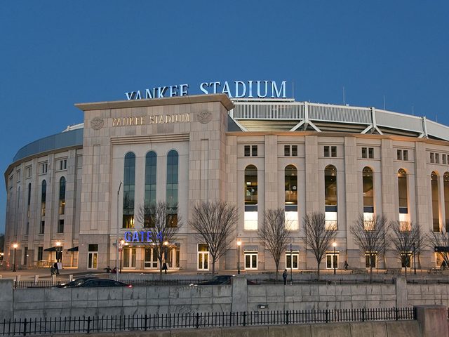 Quoi faire  new york: assister  un match au Yankee Stadium.