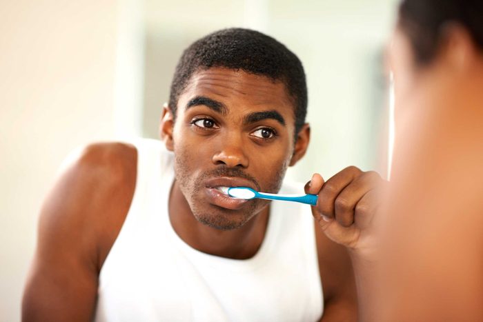 Votre dentifrice peut causer des boutons. 