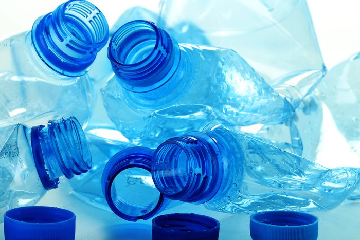 Les bouteilles de plastique peuvent contenir du BPA.