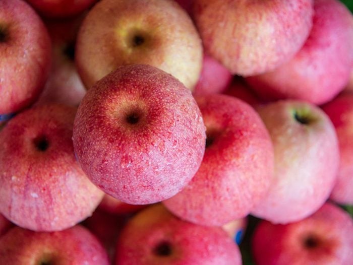 Parmi les aliments qui causent des gaz, il y a les pommes