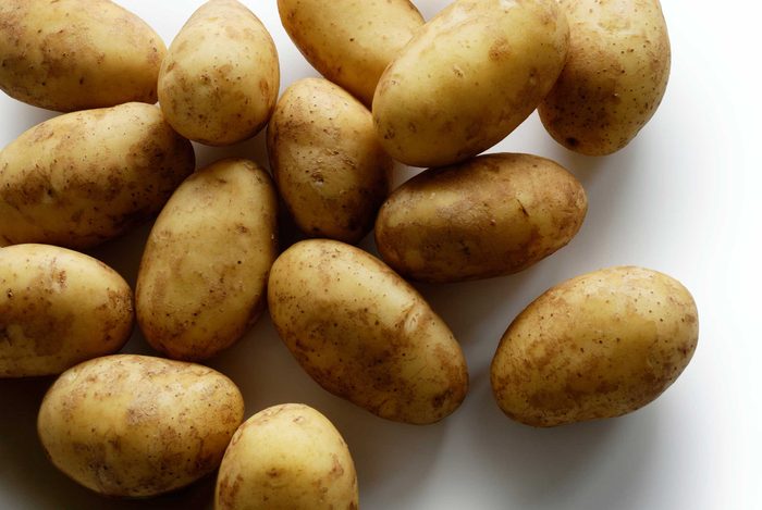 Ne jamais mettre les pommes de terre au réfrigérateur.