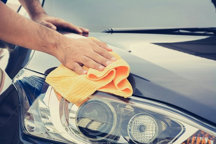 Utiliser le vinaigre pour nettoyer la voiture