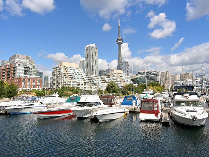 Parmi les attractions touristiques de Toronto, il y a le Waterfront.