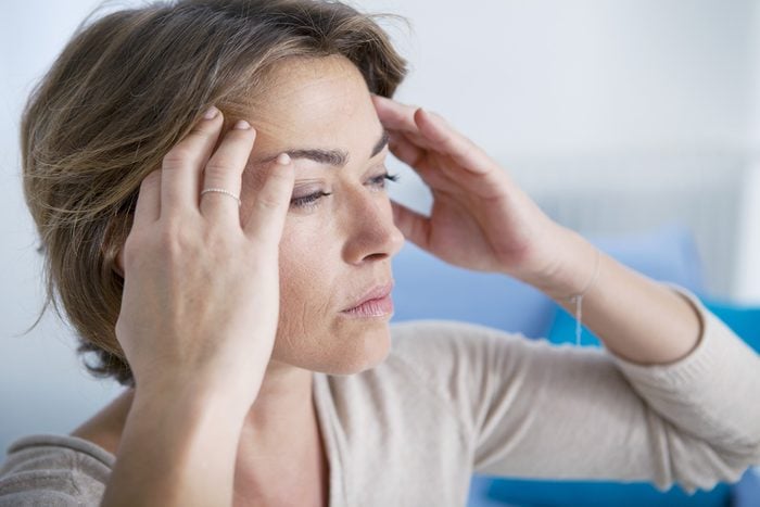 Les maux de tête parmi les symptômes de la leucémie.
