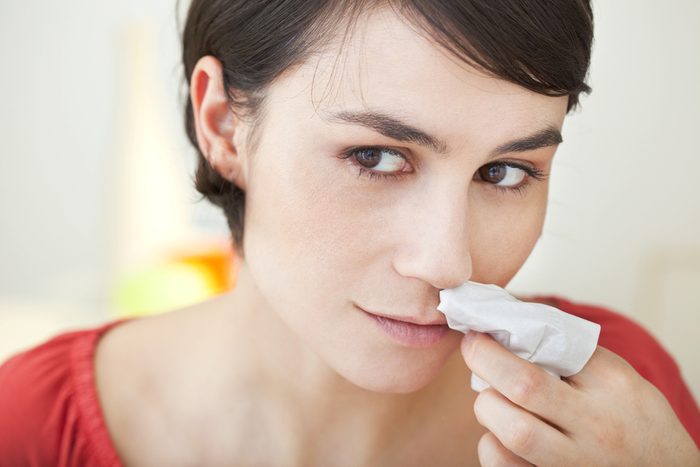 Faites attention aux saignements de nez, un autre symptôme de la leucémie. 