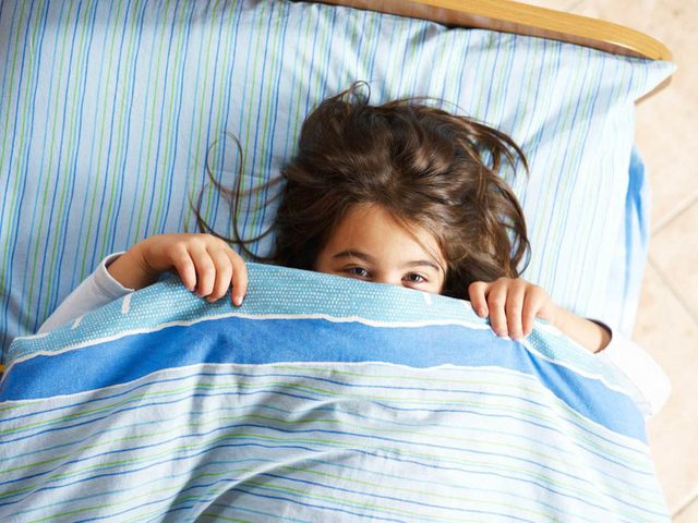 Symptme de lapne du sommeil: Votre enfant mouille son lit.