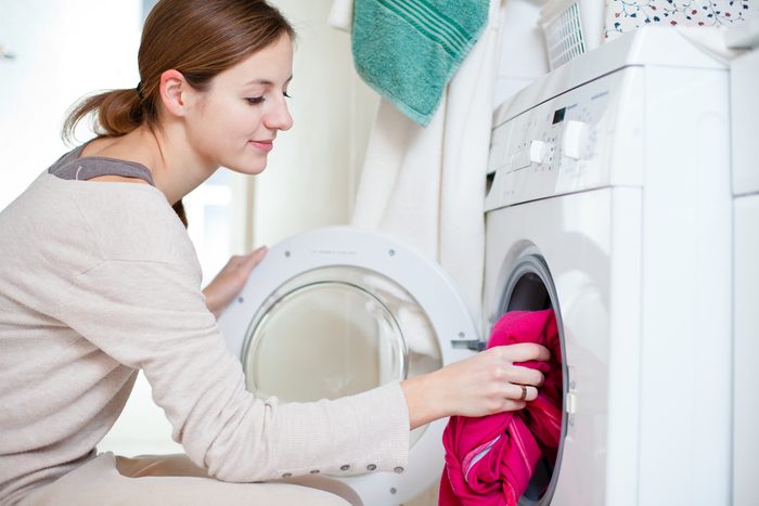 Assurez-vous de bien remplir vos machines afin de diminuer votre facture énergétique de lavage. 