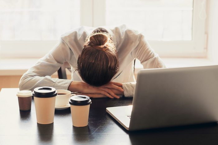 Niveau de stress trop élevé: de la fatigue chronique est un signe de stress. 