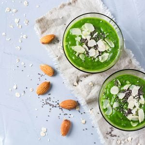 Smoothie au kale, lait d’amandes et yogourt grec contre les ballonnements