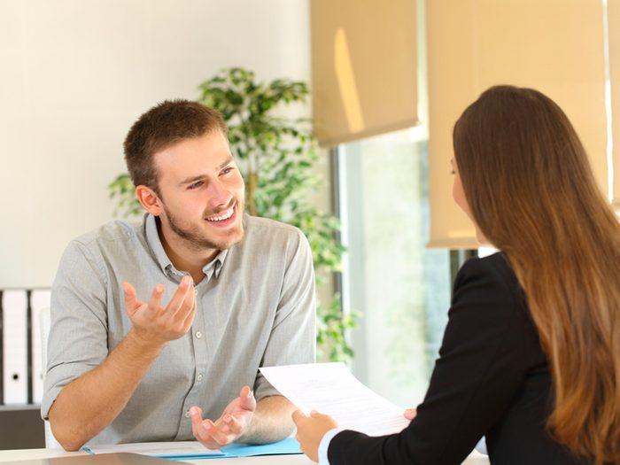 En entrevue d'embauche, dites des mots qui témoignent de votre intérêt et votre enthousiasme.