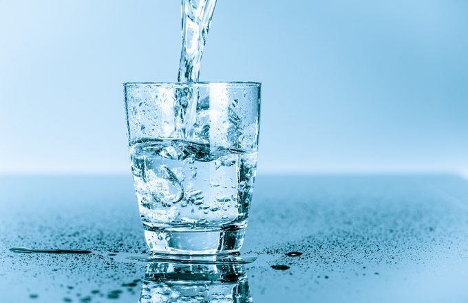 Boire assez d'eau est essentiel pour votre santé.
