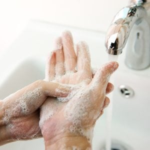 Lavez vos mains, pour éviter l'intoxication alimentaire