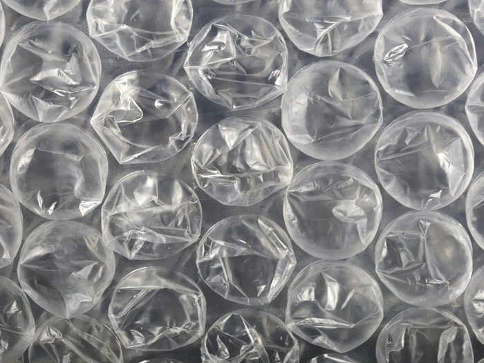 Voici 17 façons (inattendues) d’utiliser le papier bulle.