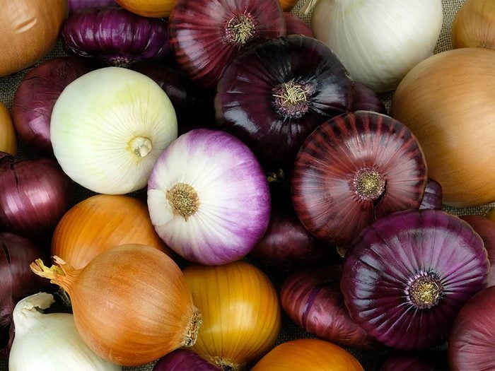 Aliments frais : Ne mélangez pas pommes de terre et oignons