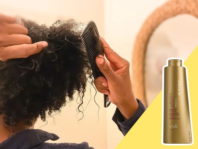 Utiliser un shampoing bon march est l'une des erreurs de coiffure qui donnent lair plus vieux.