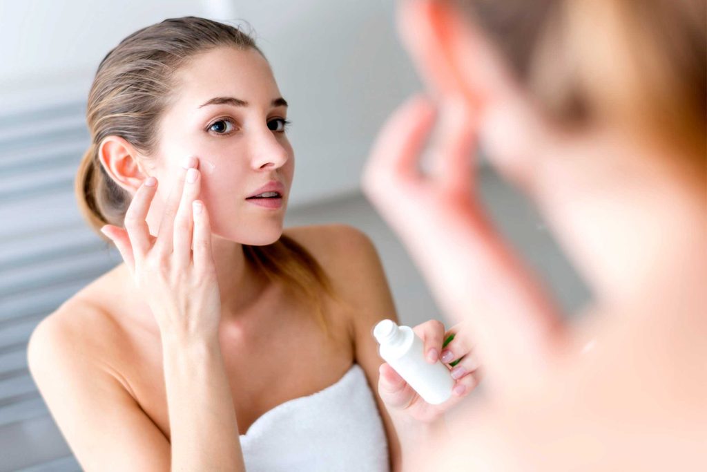 Utilisez une base de teint, pour atténuer les pores dilatés
