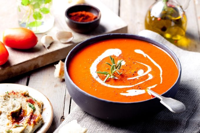 Nutrition: voici pourquoi choisir une soupe maison plutôt qu'une soupe du commerce. 