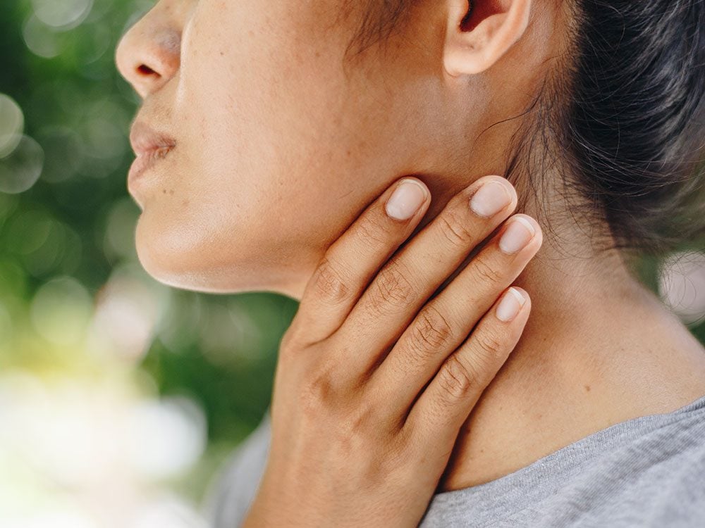 Une voix rauque ou mal de gorge peut être signe d'un reflux gastro-œsophagien.