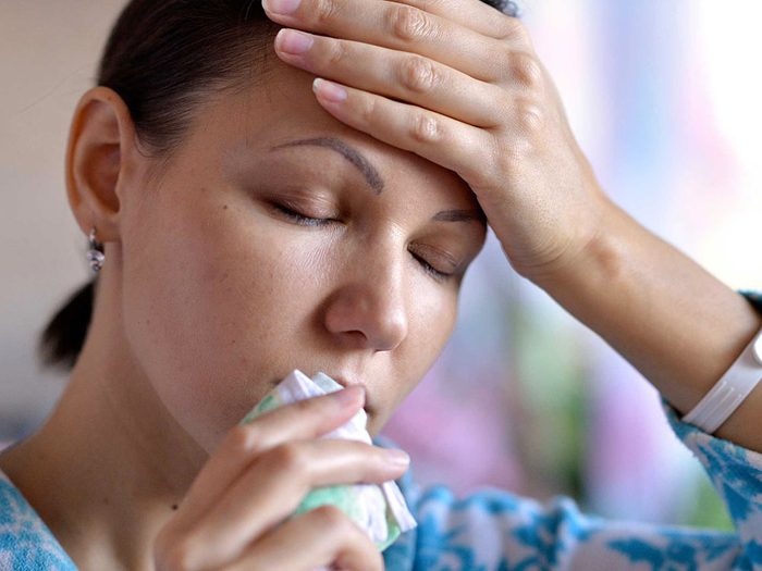 Une toux persistante ou une respiration sifflante peuvent signaler un reflux gastro-œsophagien.