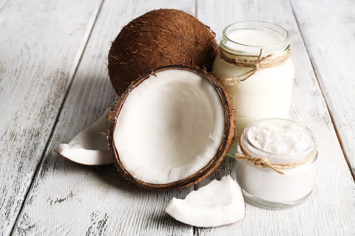 L’huile de noix de coco diminue de beaucoup l’apparence de la kératose pilaire