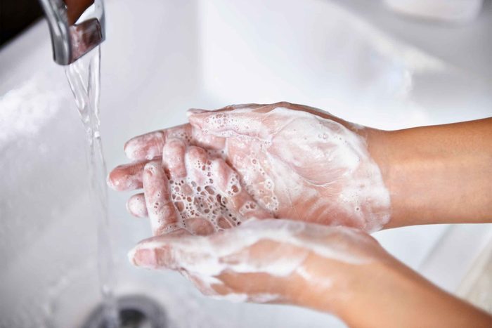 Signe de trouble obsessionnel-compulsif: Vous vous lavez les mains encore et encore