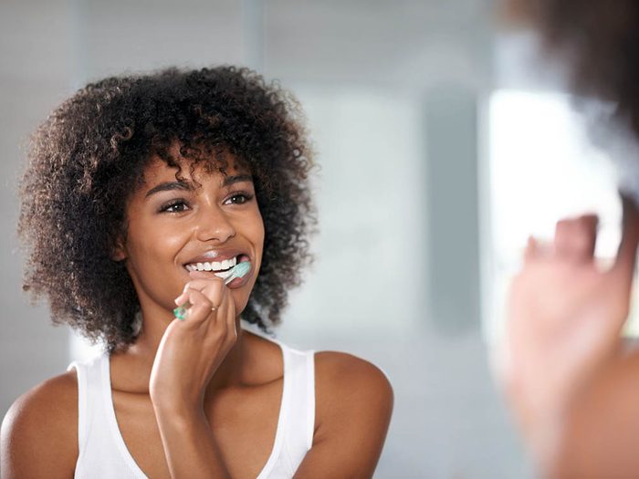 Un blanchiment des dents ne peut pas être fait par un simple dentifrice.