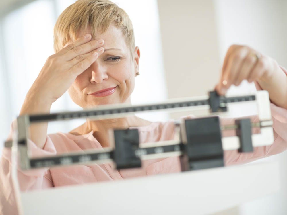Un changement dans votre poids peut être un signe annonciateurs de la ménopause.