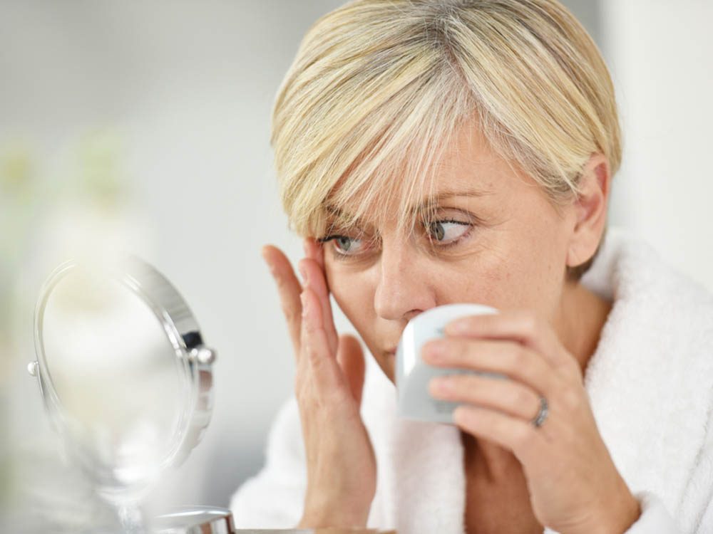 La ménopause pourrait rendre votre peau plus sèche.
