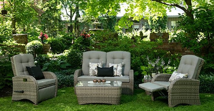 Des fauteuils qui s’inclinent comme mobilier au jardin? Eh oui, c’est désormais possible d’en trouver.