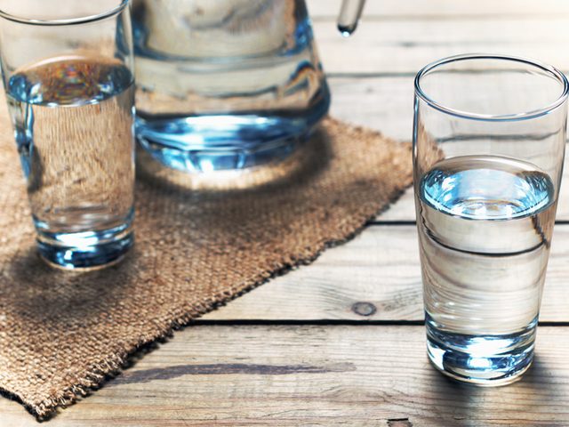 Boire beaucoup d'eau aide  prvenir les maladies du coeur.