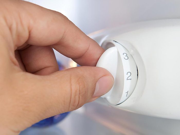 Maison: Vérifiez la commande de température si votre réfrigérateur ne refroidit pas.