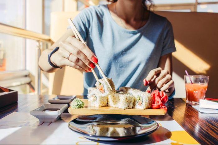 Ne frottez pas vos baguettes l’une contre l’autre quand vous êtes au restaurant japonais.
