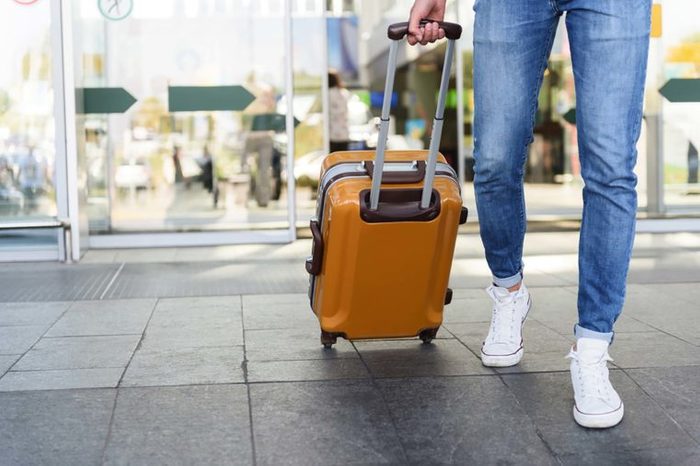 Les valises rigides à roulettes sont à privilégier lorsqu'on voyage en avion. 