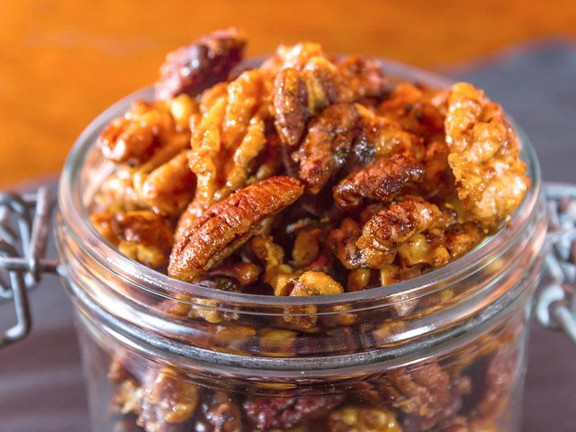 Incorporer des noix dans vos granolas pour des collations sant.