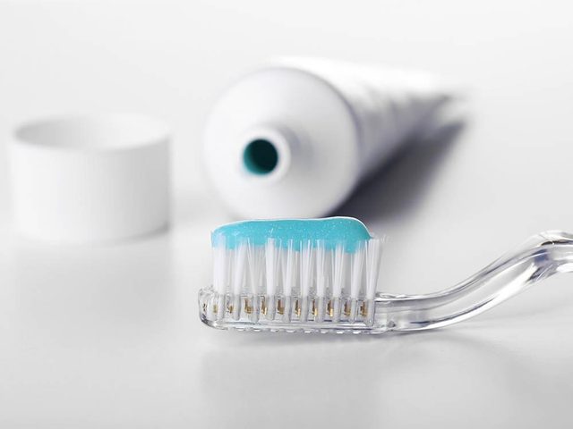 En cas de mal de dents, utilisez un dentifrice naturel pour dents sensibles.