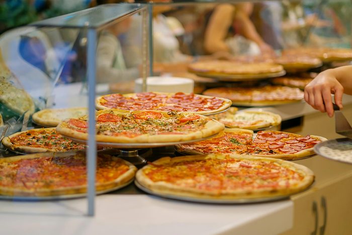 Supermarché : préférez les pizzas au rayon des surgelés pour faire des économies.