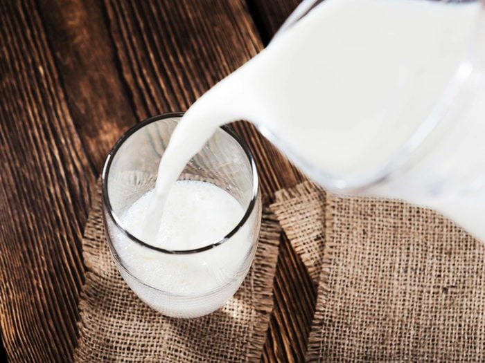 Le lait écrémé est l'un des aliments à éviter.