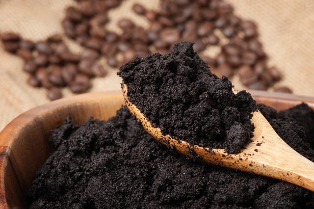 Transformez votre marc de caf en engrais naturel